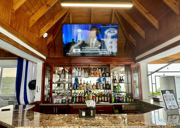 Inn Hospitality Expert Bts 6 Pool Bar Montego Bay