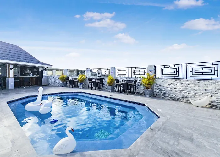 Inn Hospitality Expert Bts 6 Pool Bar Montego Bay